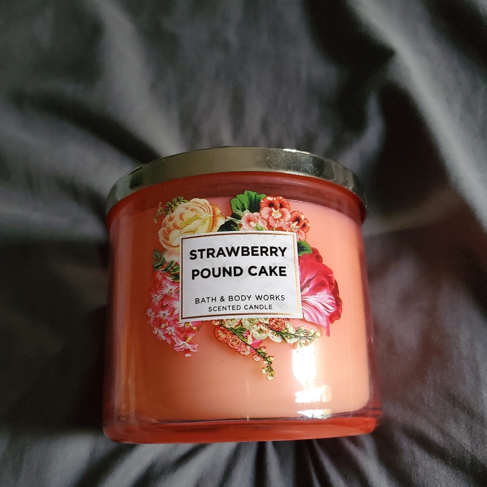 Strawberry Pound Cake candle